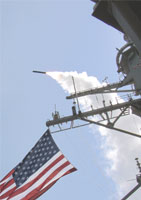 Эсминец УРО ВМС США Porter (DDG78) произвел пуск КРМБ ''Томахок''.  22 марта 2003 г., третий день операции ''Шок и трепет''.